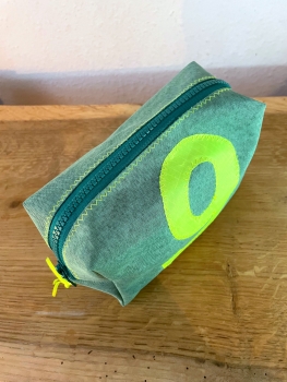 Kosmetiktasche grün eckig mit Zahl